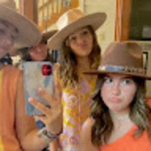 Meet your Posher, Mae